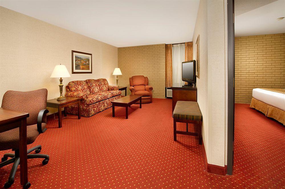 Drury Inn & Suites Charlotte University Place Bagian luar foto