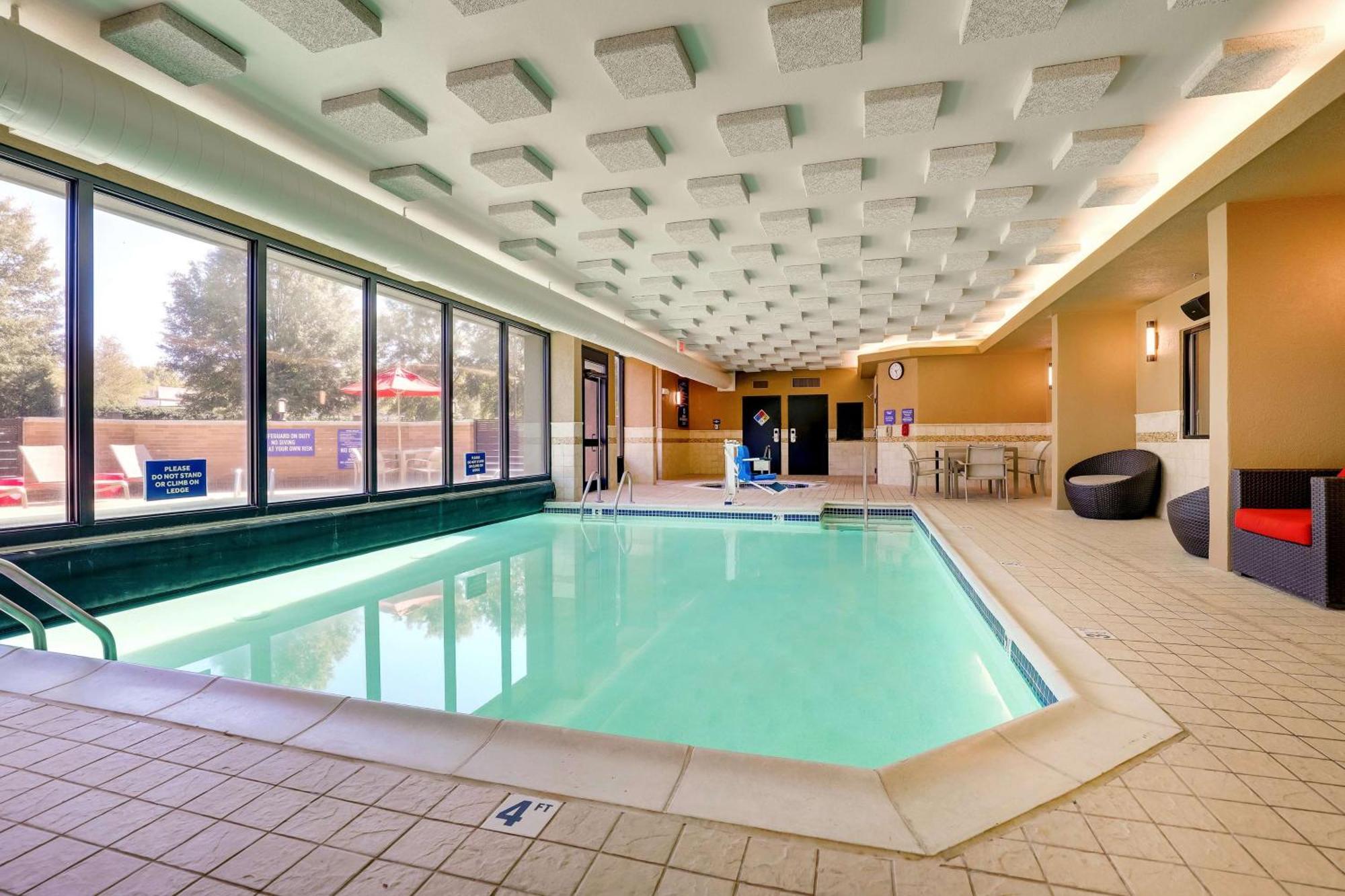Drury Inn & Suites Charlotte University Place Bagian luar foto