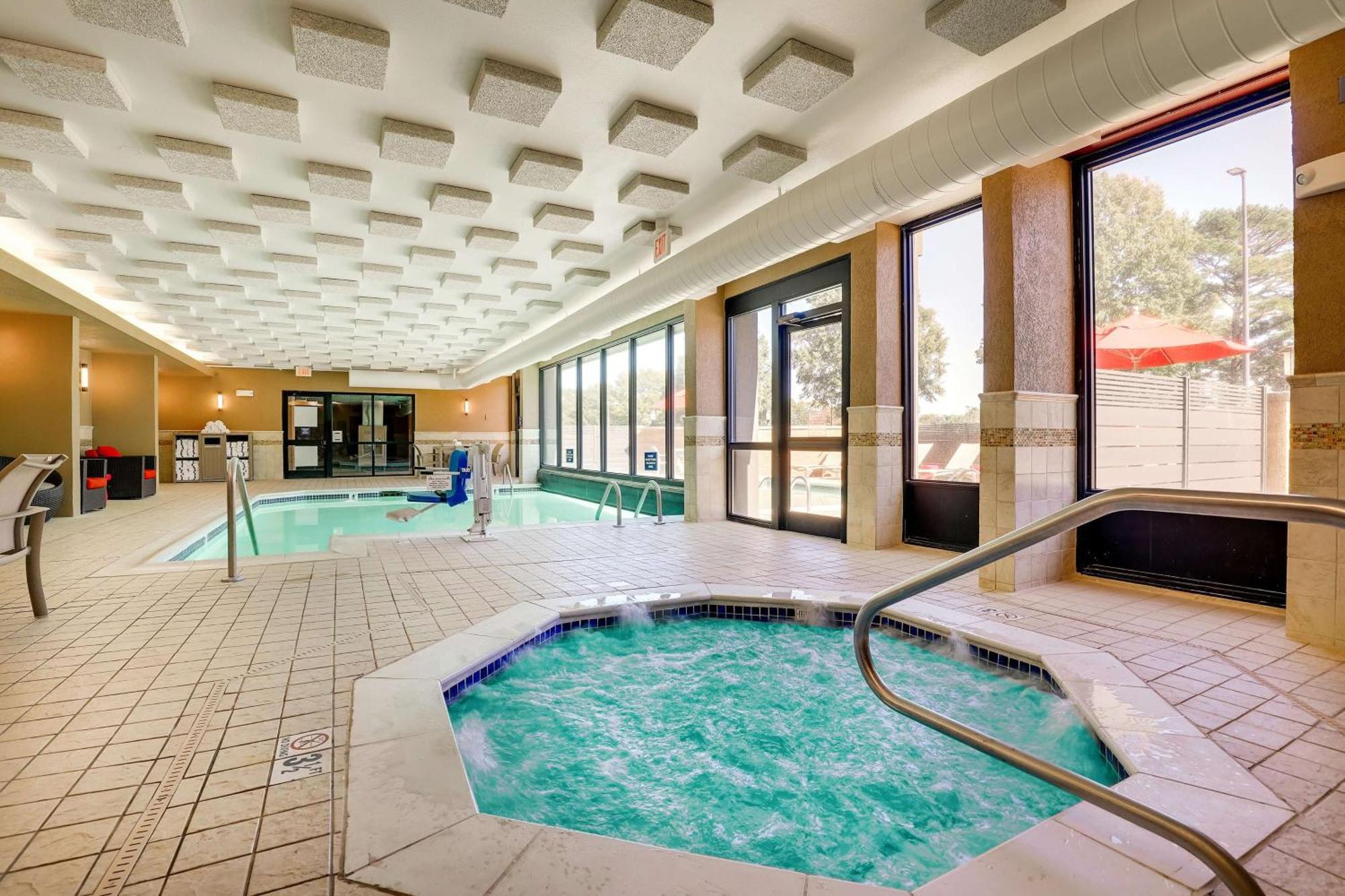 Drury Inn & Suites Charlotte University Place Bagian luar foto
