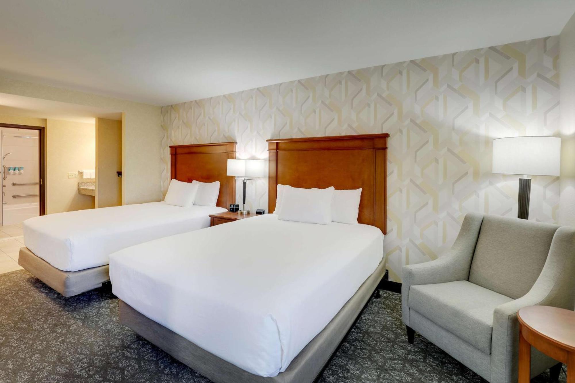 Drury Inn & Suites Charlotte University Place Bagian luar foto