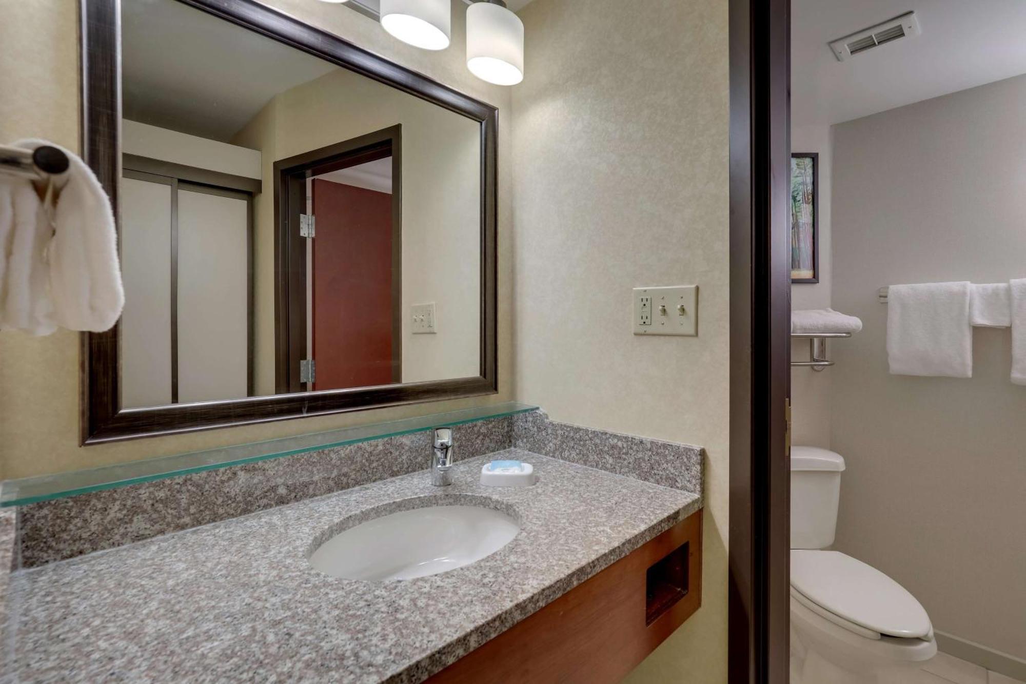 Drury Inn & Suites Charlotte University Place Bagian luar foto