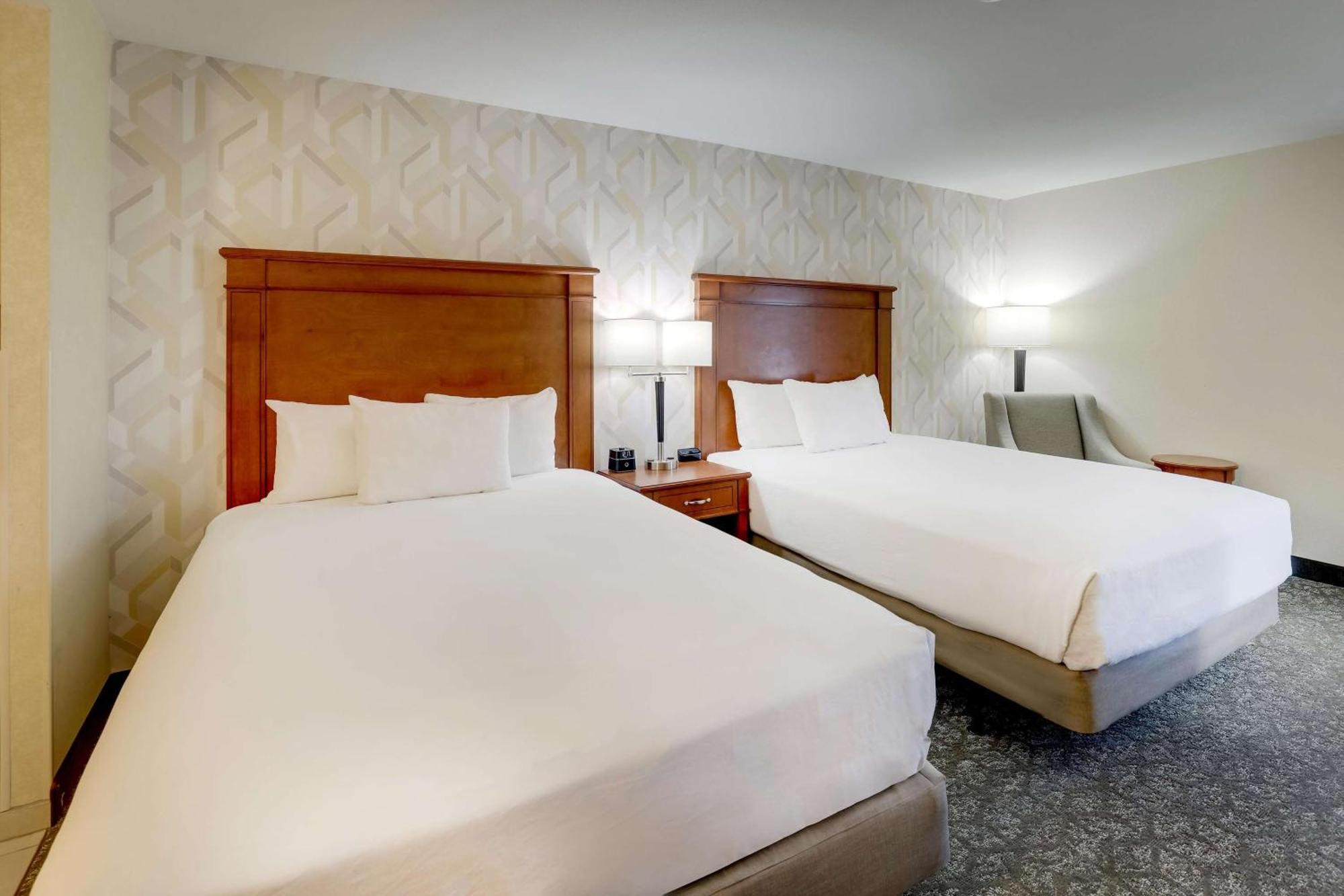 Drury Inn & Suites Charlotte University Place Bagian luar foto