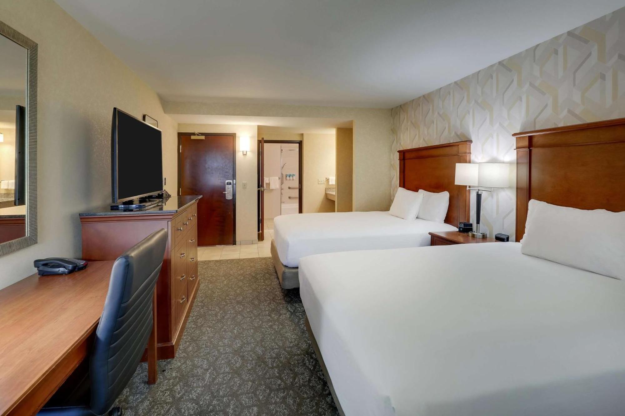 Drury Inn & Suites Charlotte University Place Bagian luar foto