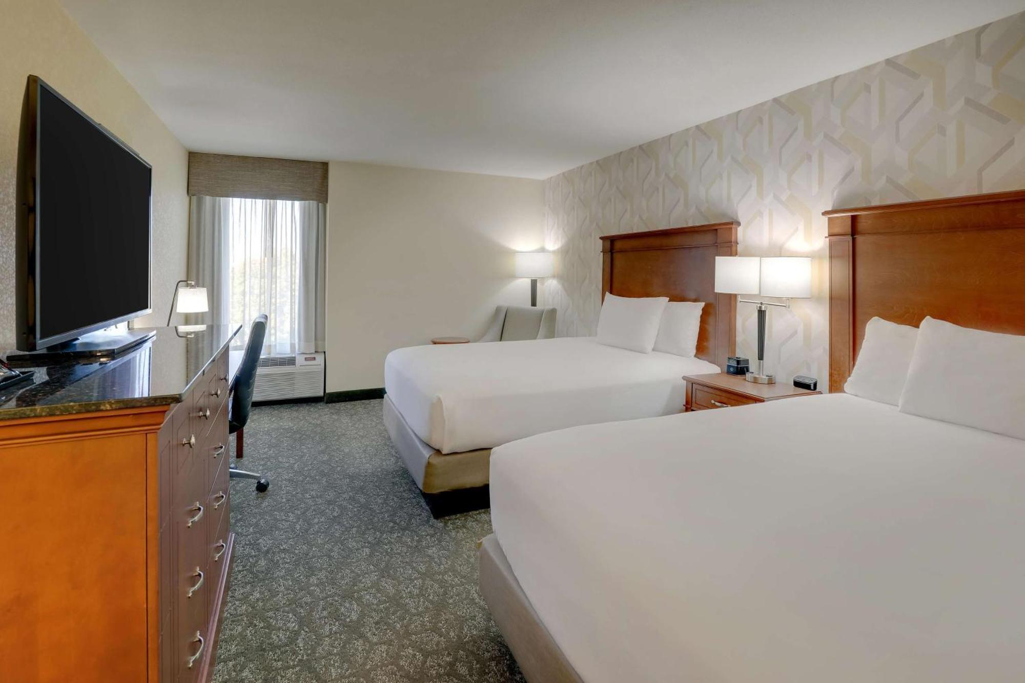 Drury Inn & Suites Charlotte University Place Bagian luar foto
