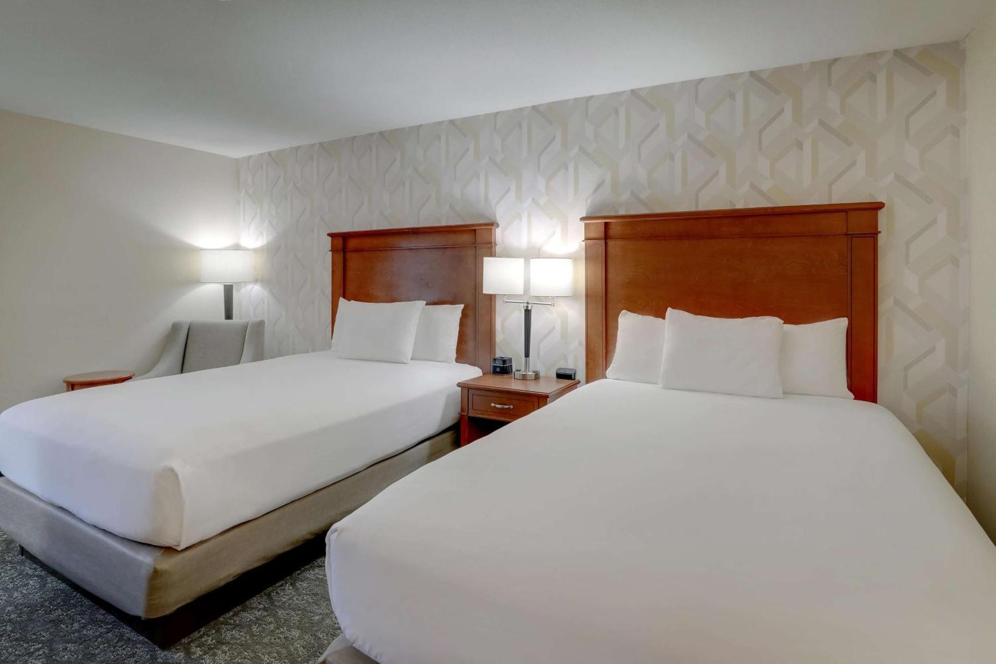 Drury Inn & Suites Charlotte University Place Bagian luar foto