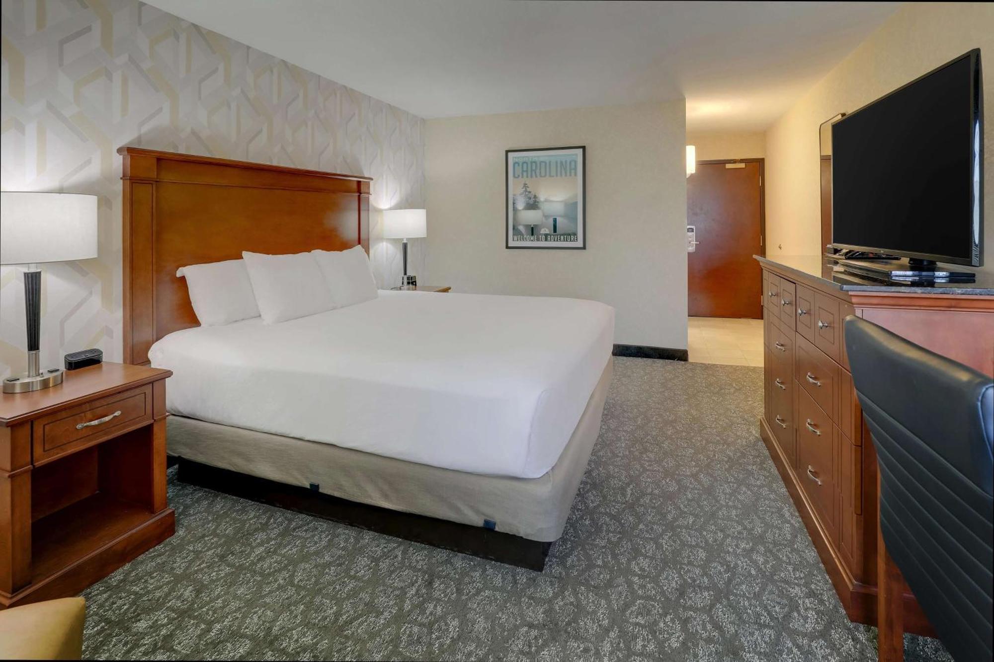 Drury Inn & Suites Charlotte University Place Bagian luar foto