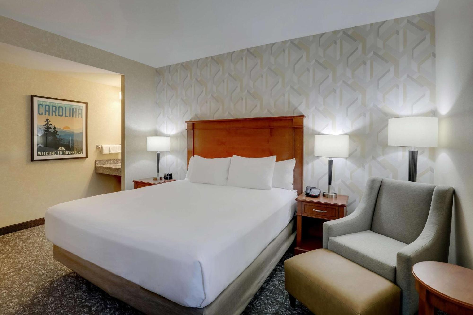 Drury Inn & Suites Charlotte University Place Bagian luar foto
