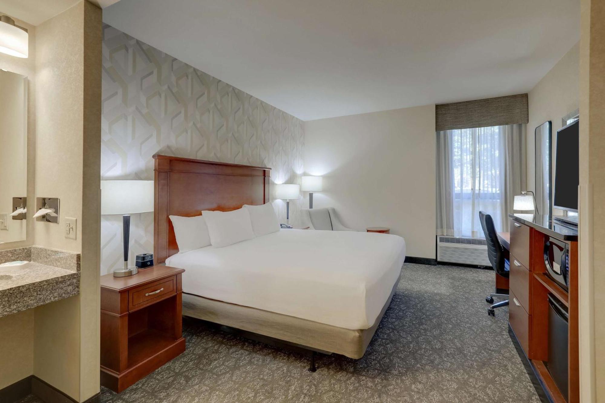 Drury Inn & Suites Charlotte University Place Bagian luar foto