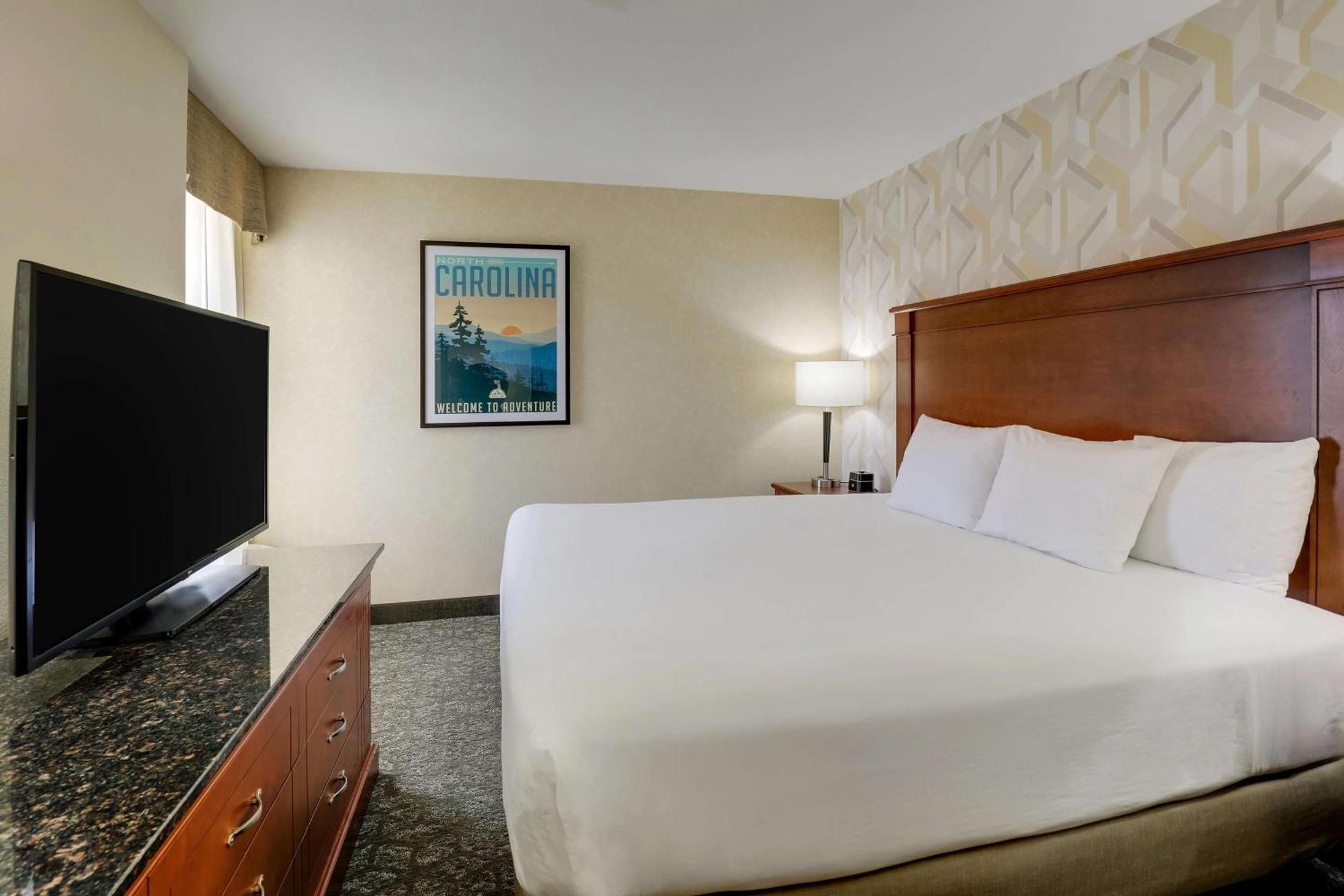 Drury Inn & Suites Charlotte University Place Bagian luar foto