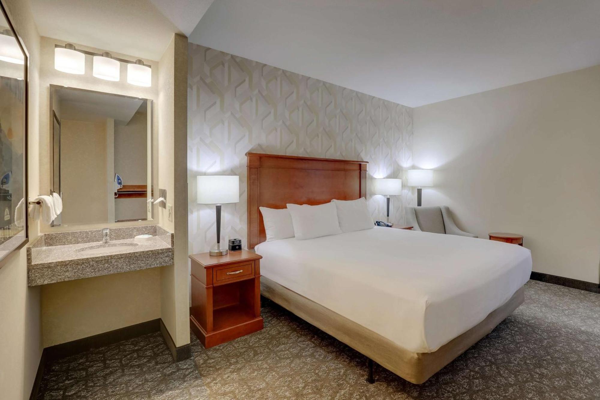 Drury Inn & Suites Charlotte University Place Bagian luar foto