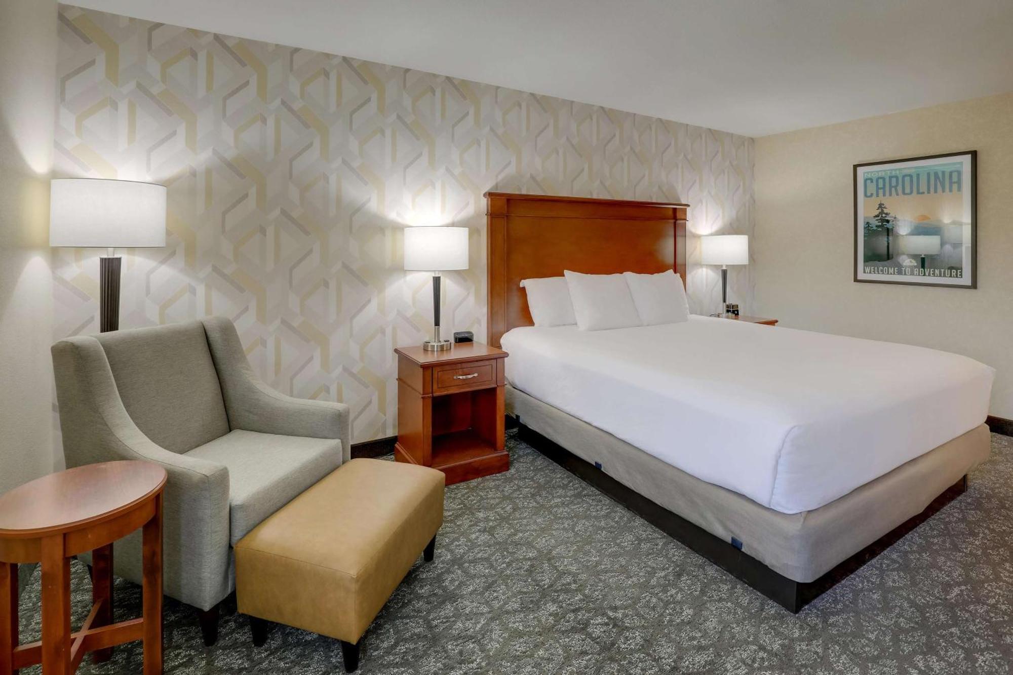 Drury Inn & Suites Charlotte University Place Bagian luar foto