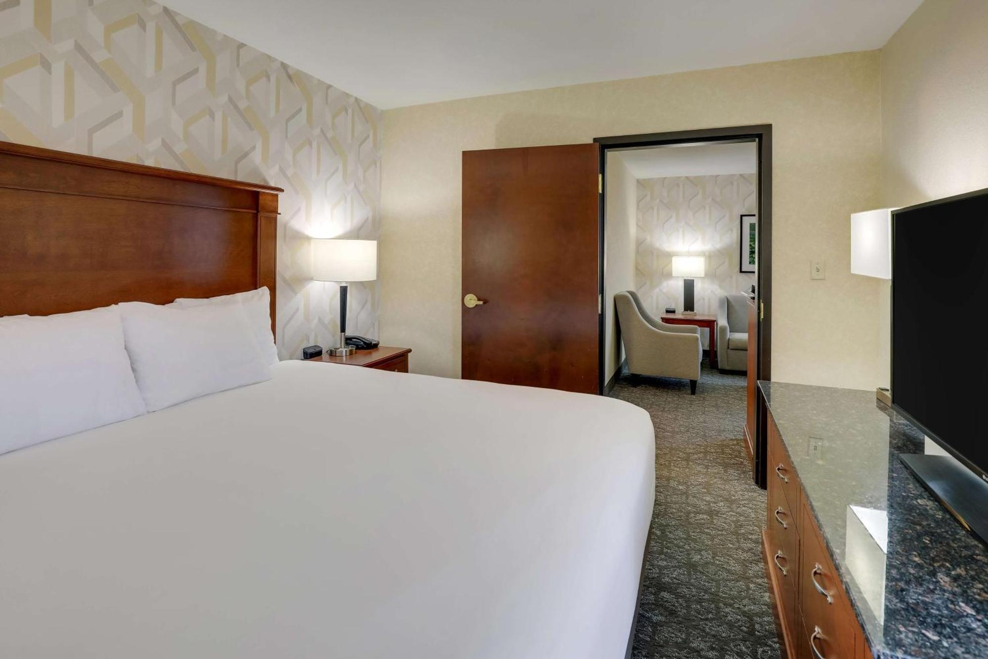 Drury Inn & Suites Charlotte University Place Bagian luar foto