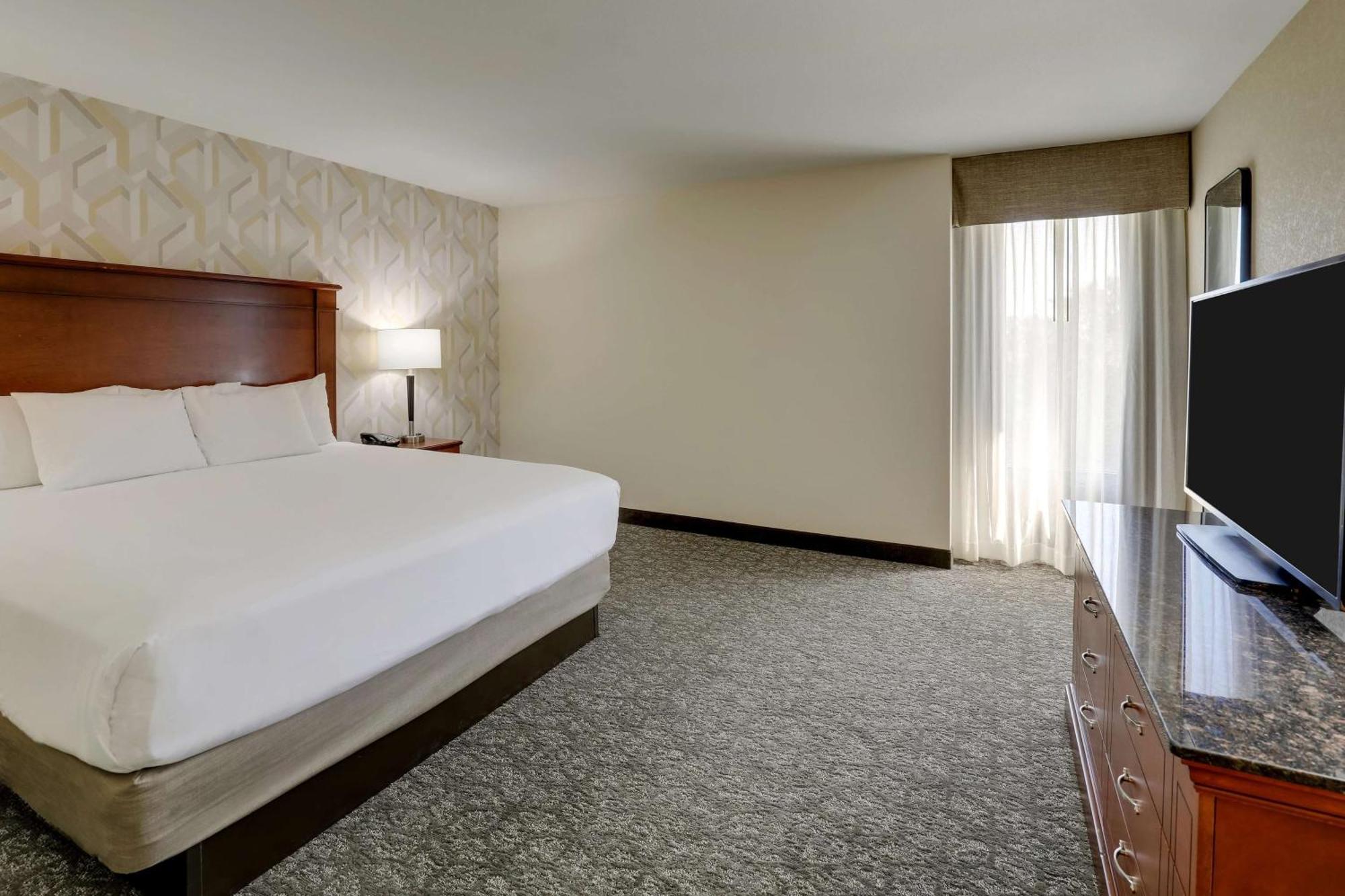 Drury Inn & Suites Charlotte University Place Bagian luar foto