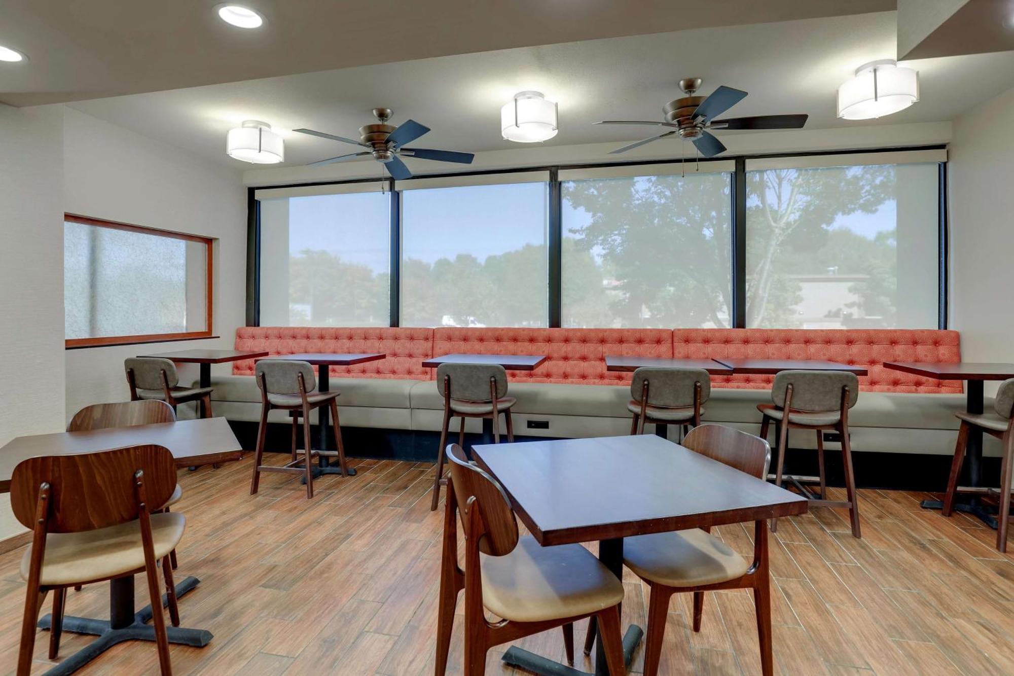 Drury Inn & Suites Charlotte University Place Bagian luar foto