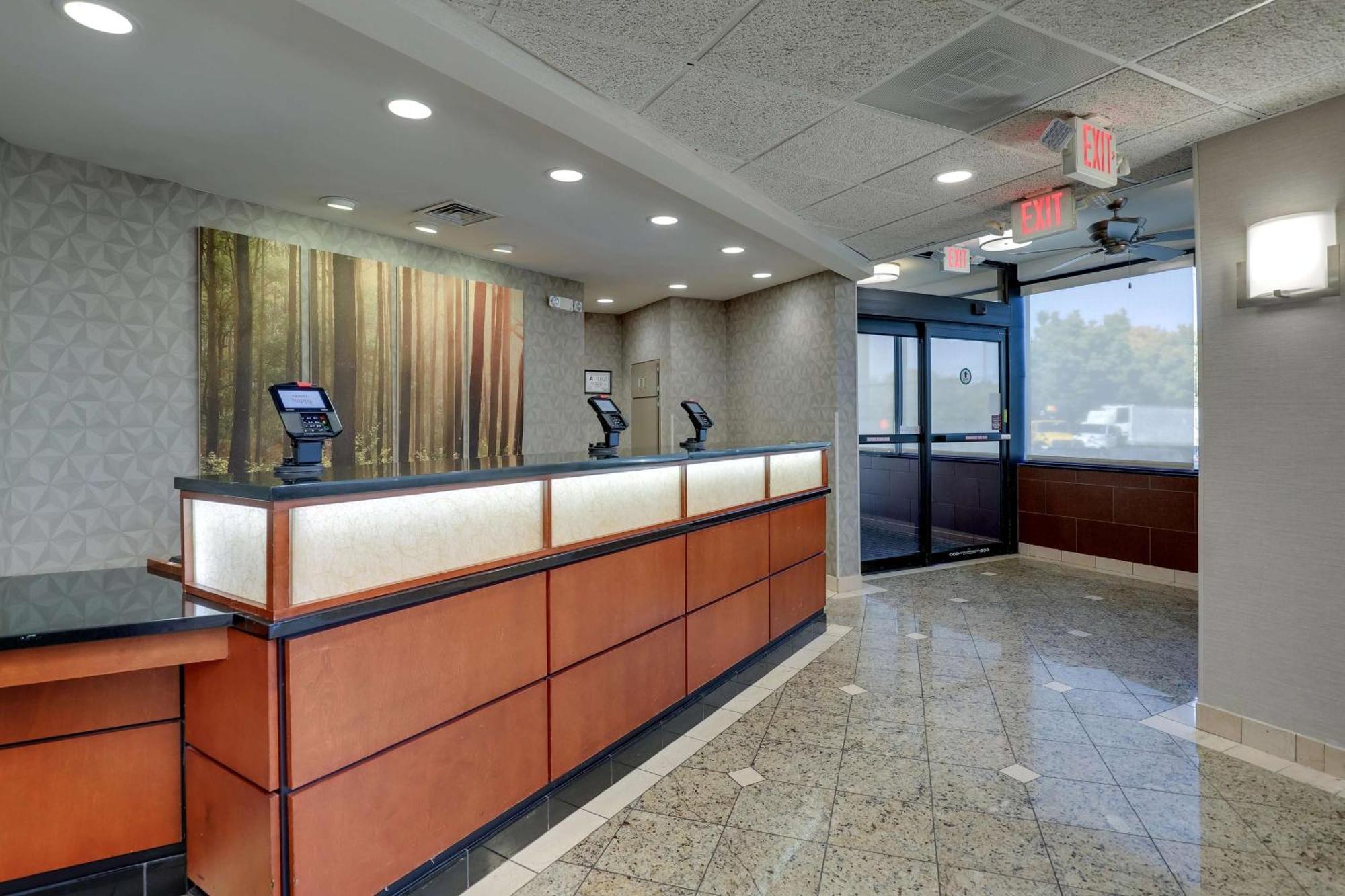 Drury Inn & Suites Charlotte University Place Bagian luar foto