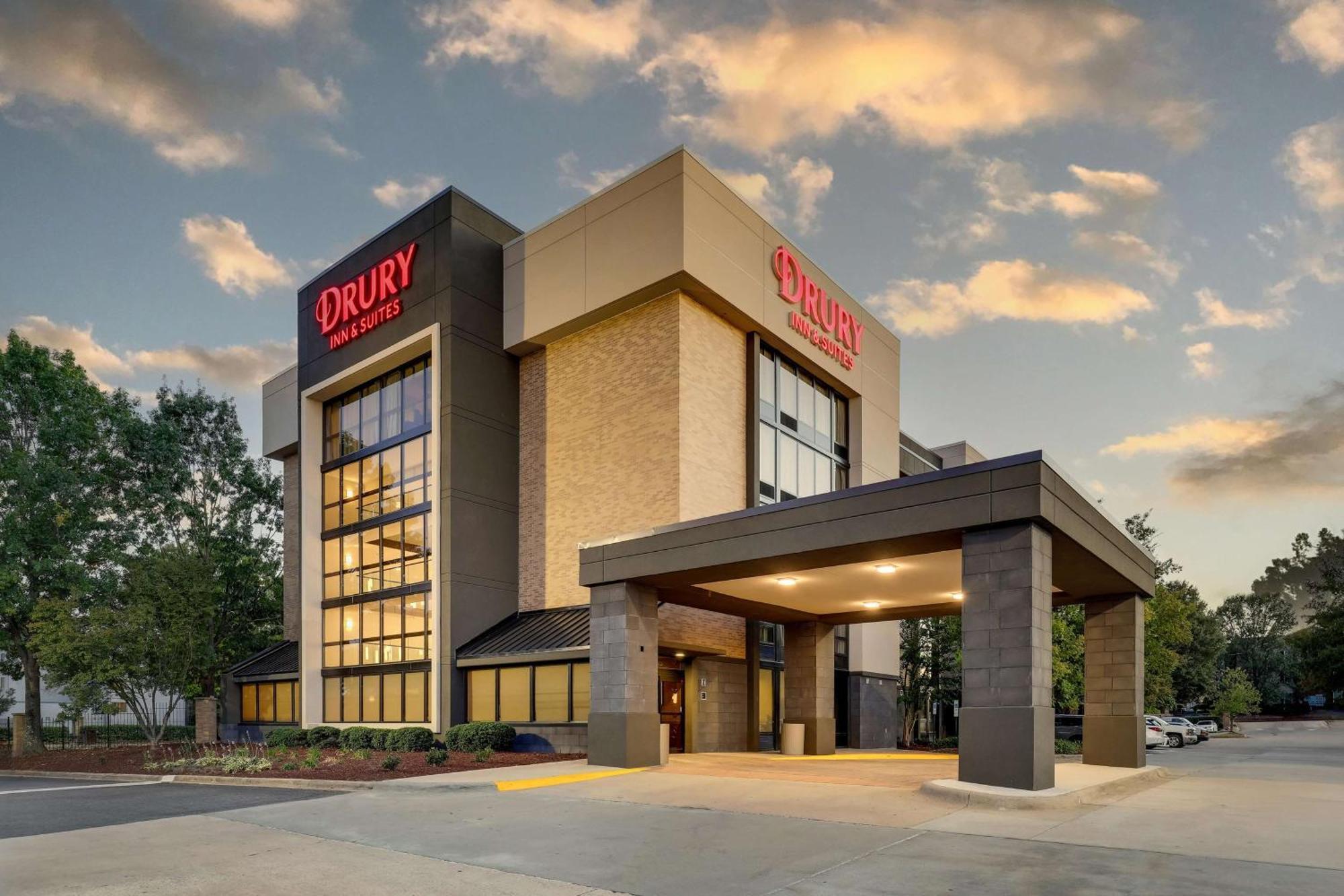 Drury Inn & Suites Charlotte University Place Bagian luar foto