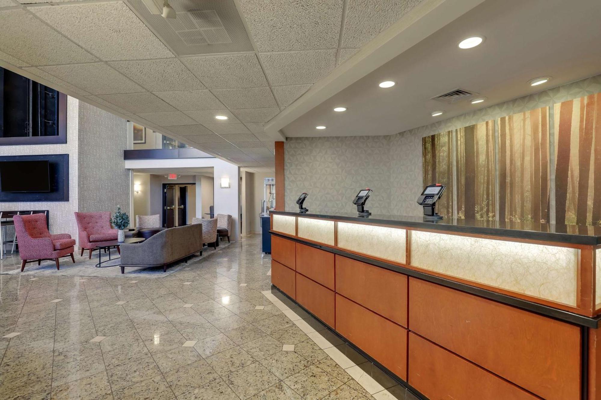 Drury Inn & Suites Charlotte University Place Bagian luar foto